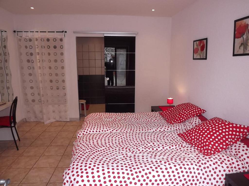 Chambres D'Hotes- Le Pre Aux Anes Альбон Номер фото